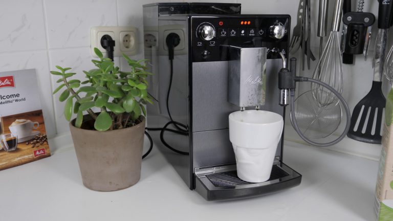 Melitta AVANZA im Test: Kompakter Kaffeevollautomat mit Milchaufschäumer